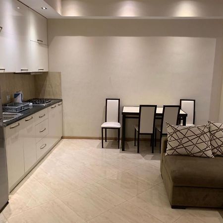Apartment Three Bedroom In Saburtalo Tiflis Exterior foto