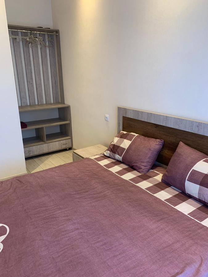 Apartment Three Bedroom In Saburtalo Tiflis Exterior foto